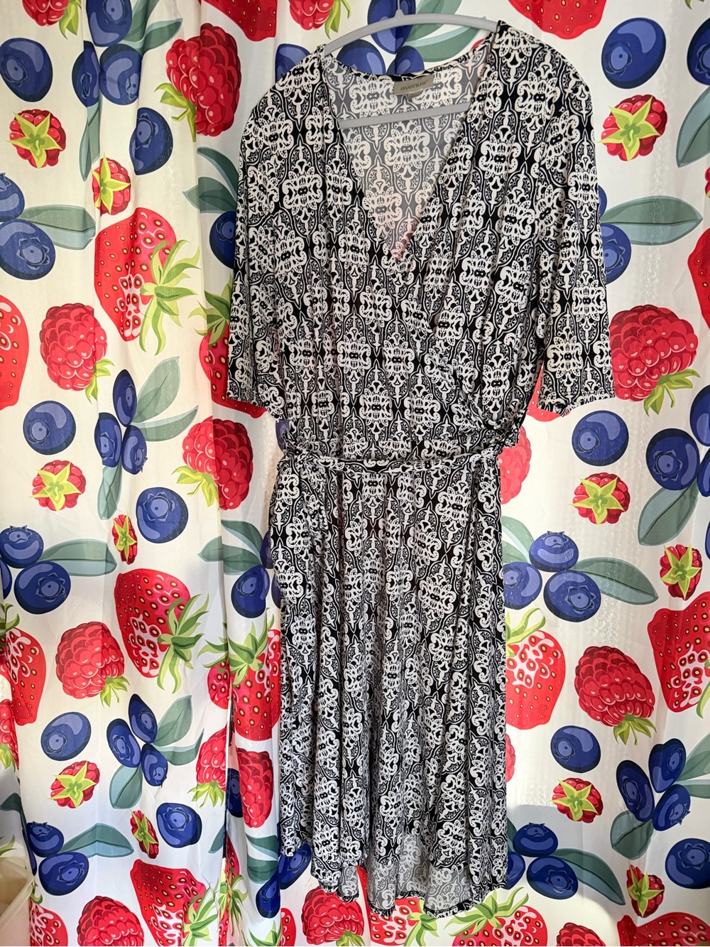 Avenue Black & White Printed V-Neck Midi Dress